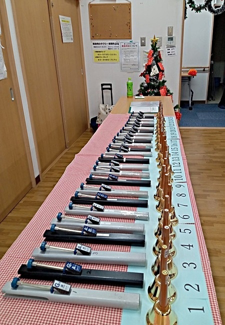 画像 令和７年１２月『うさぎのおみみ』では「トーンチャイムの音色によせて」「ビンゴでGo Go！」のほか、皆さんがご一緒になって楽しみました。