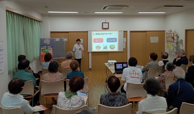 画像 令和８年６月『うさぎのおみみ』では「楽しみながら品がら体操！」「ヤクルト健康講座！」のほか、皆さんがご一緒になって楽しみました。