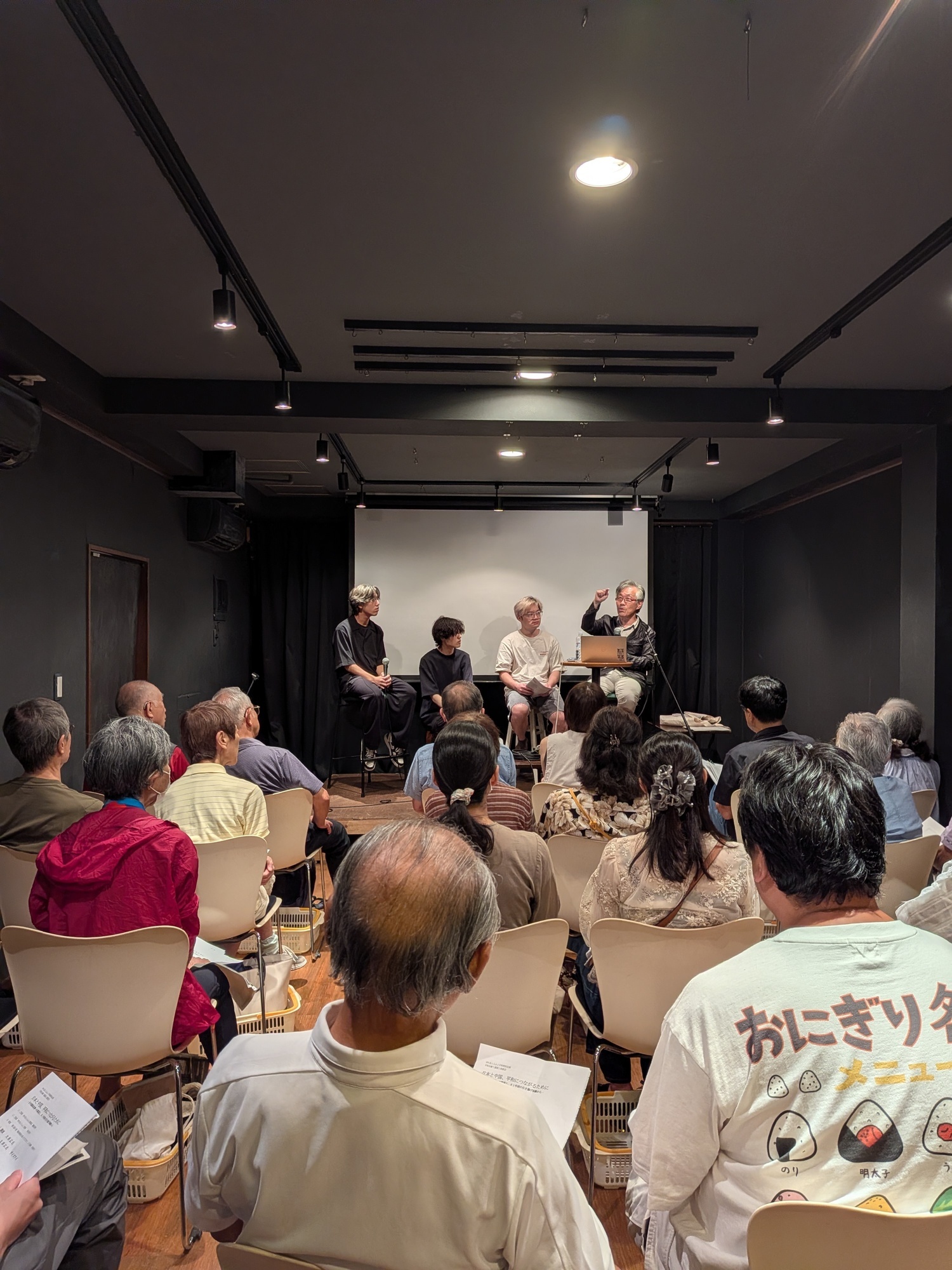 『平和を願う朗読、講演と座談会』