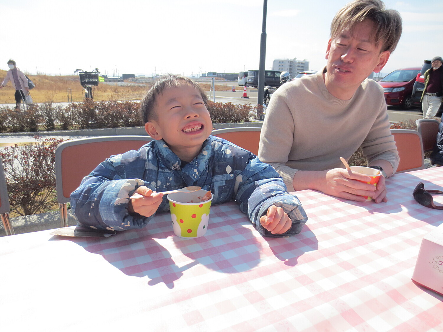 温かいトマトスープとドライトマトパンお振舞い
