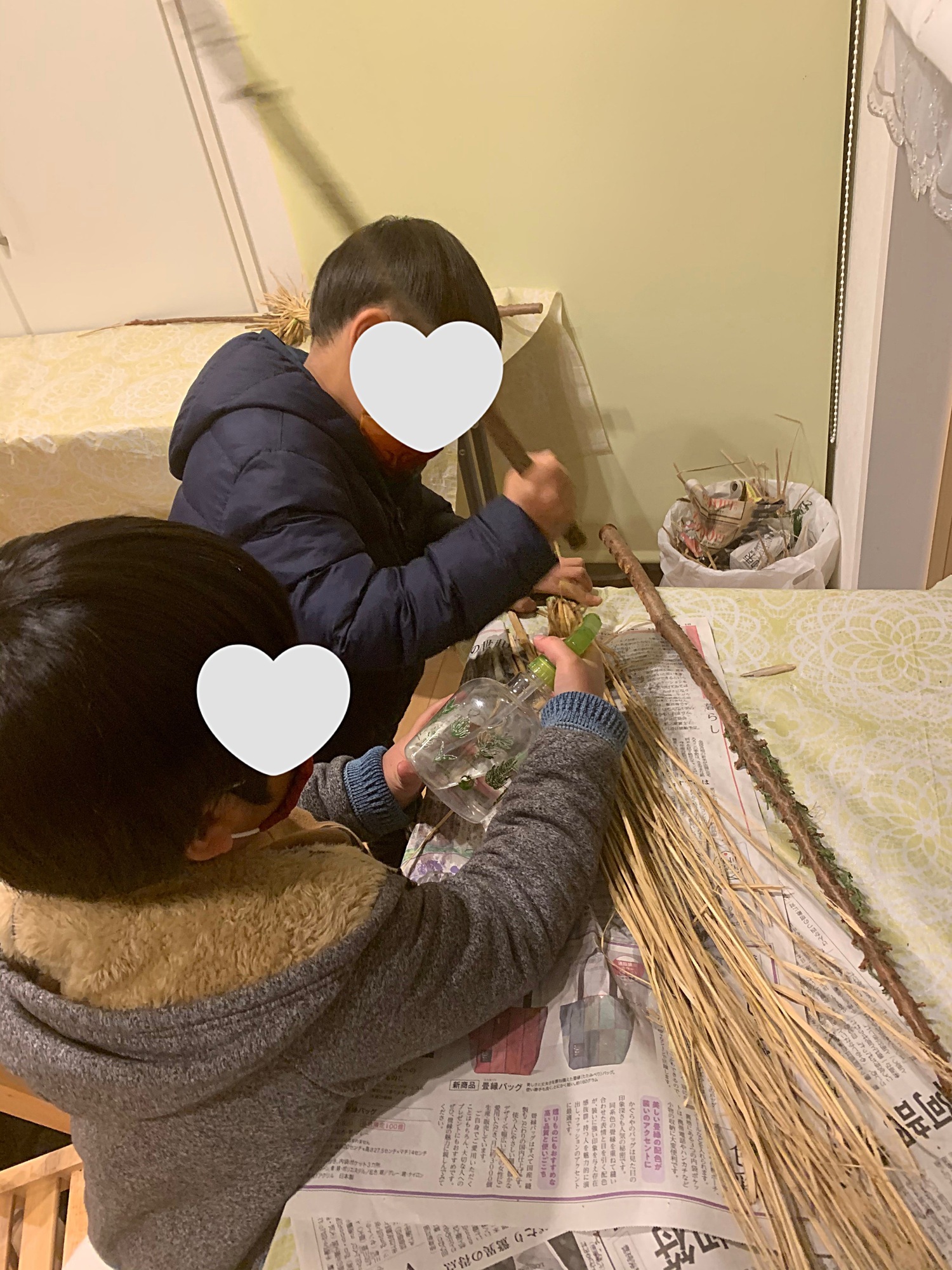地元の稲藁で土台から作るしめ縄レッスン。お花や飾りは自由に選んで世界に一つだけのしめ縄で新年を迎えましょう迎えましょう！