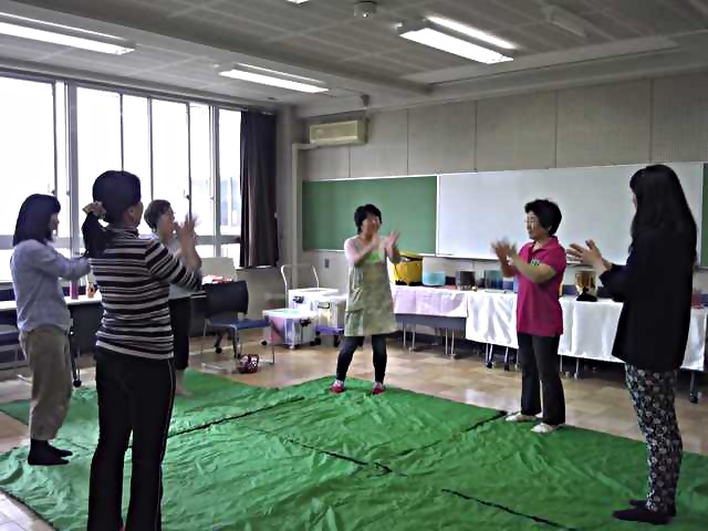 笑いヨガ＋クリスタルボウル演奏会