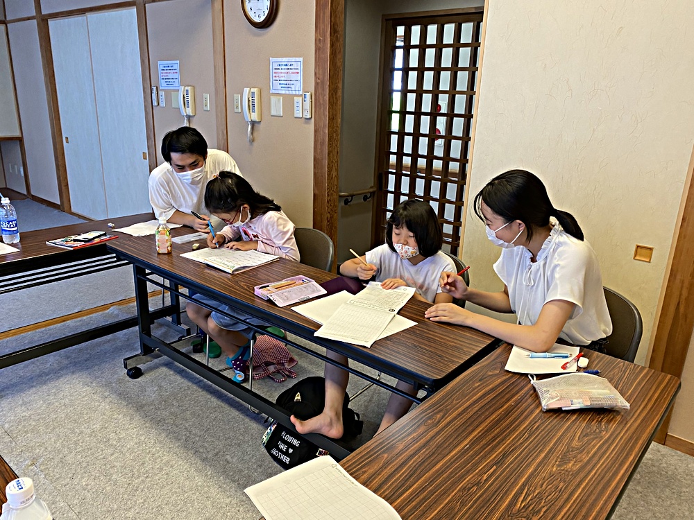 子ども食堂　学習支援　瞳