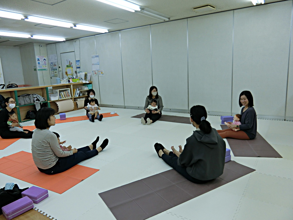 「親子でゆるヨガ」１2月13日水曜日