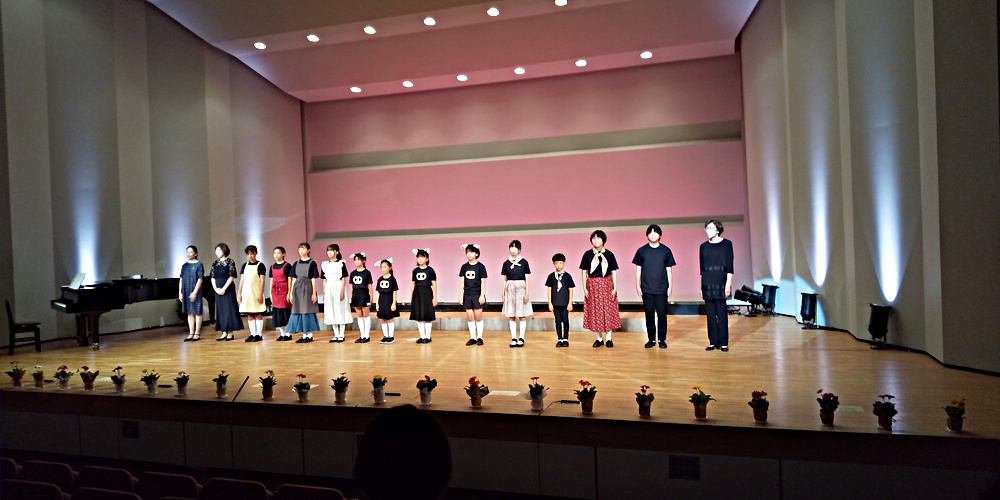 「中央公民館ピアノリレー」で歌います！