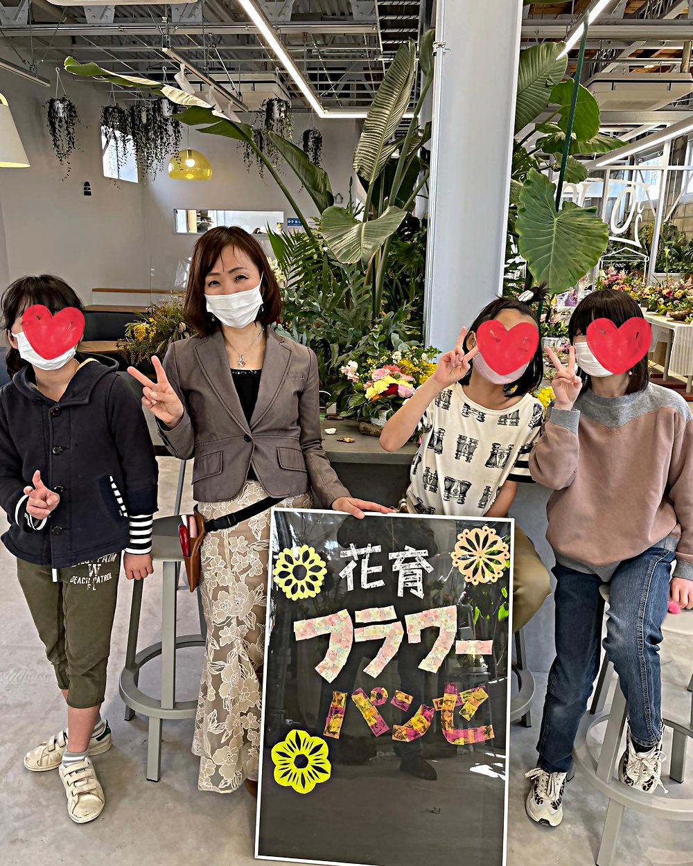 春のお花で親子で癒しの時間♫参加費無料！室内開催なので、雨でも大丈夫♬マルシェも同時開催。花育体験会やクラフト体験、美味しいおやつや体に優しいご飯もあるよ♫遊びにきてね。