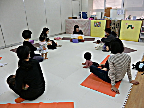 地域子育て交流「ころころねんね　親子でゆるヨガ」　　　　☆11月27日水曜日