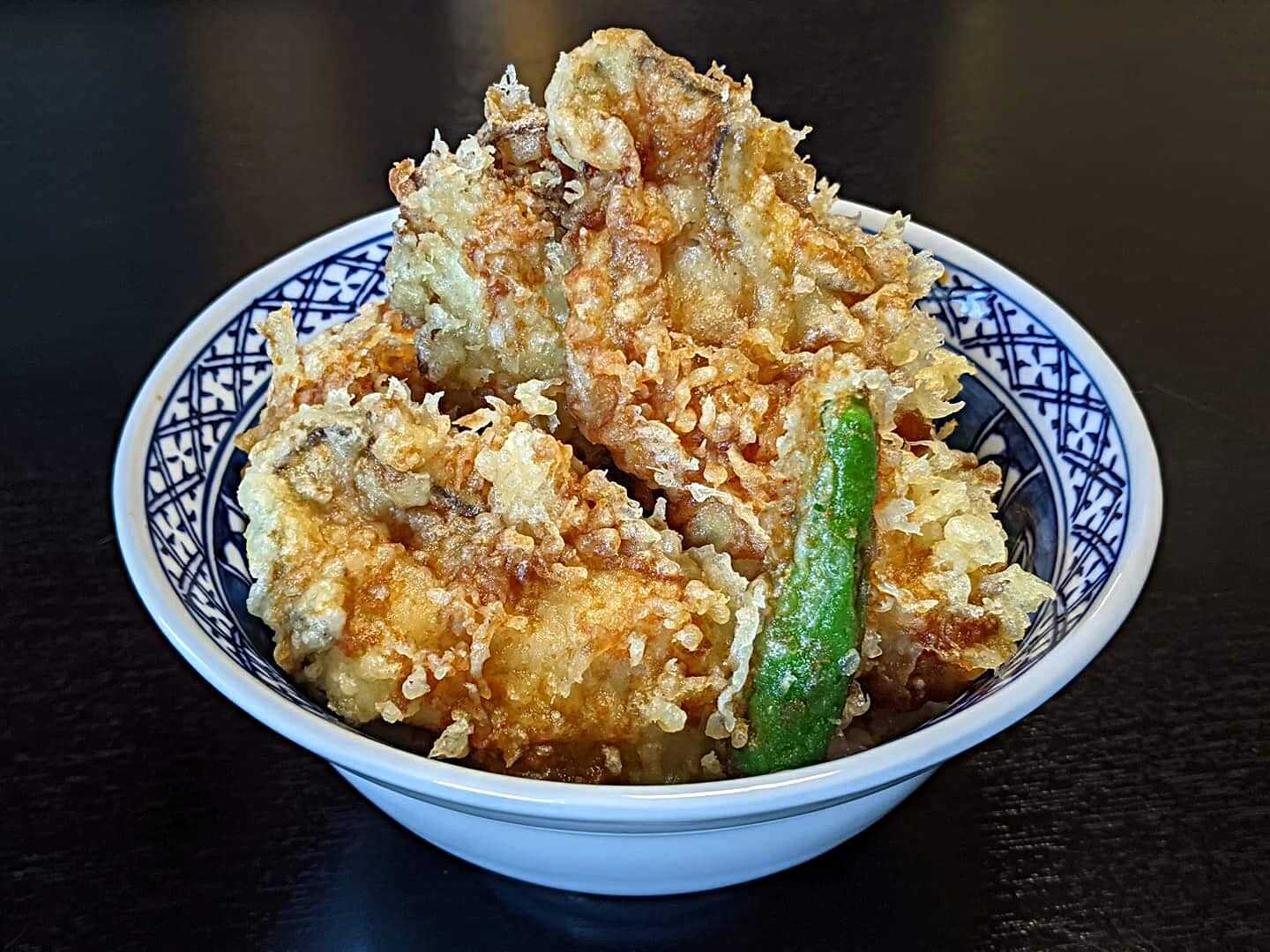 人気の牡蠣天丼始まりました!