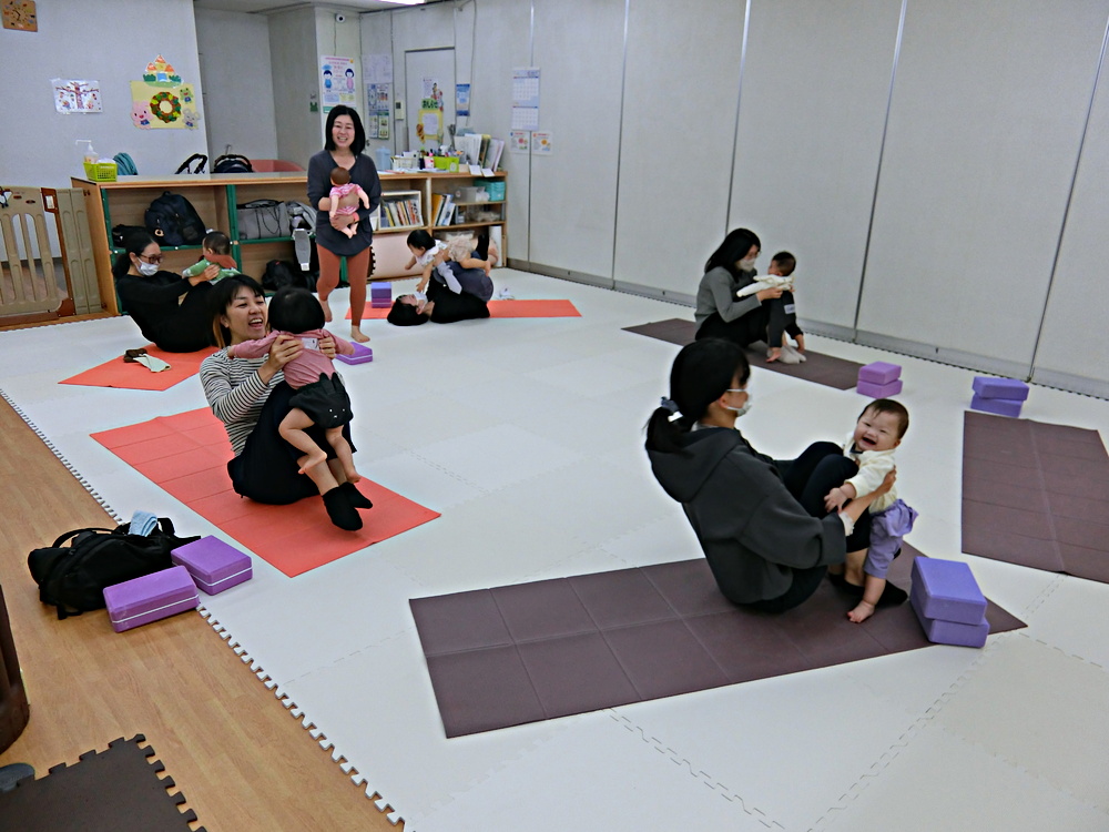 「親子でゆるヨガ」１2月13日水曜日