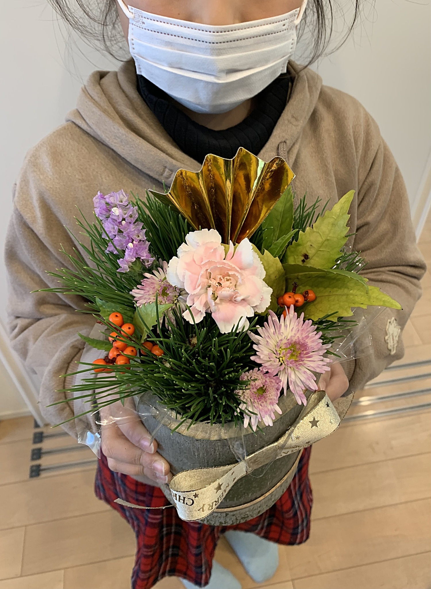 心を育む花育教室♪本物の竹にお正月のお花を生けよう