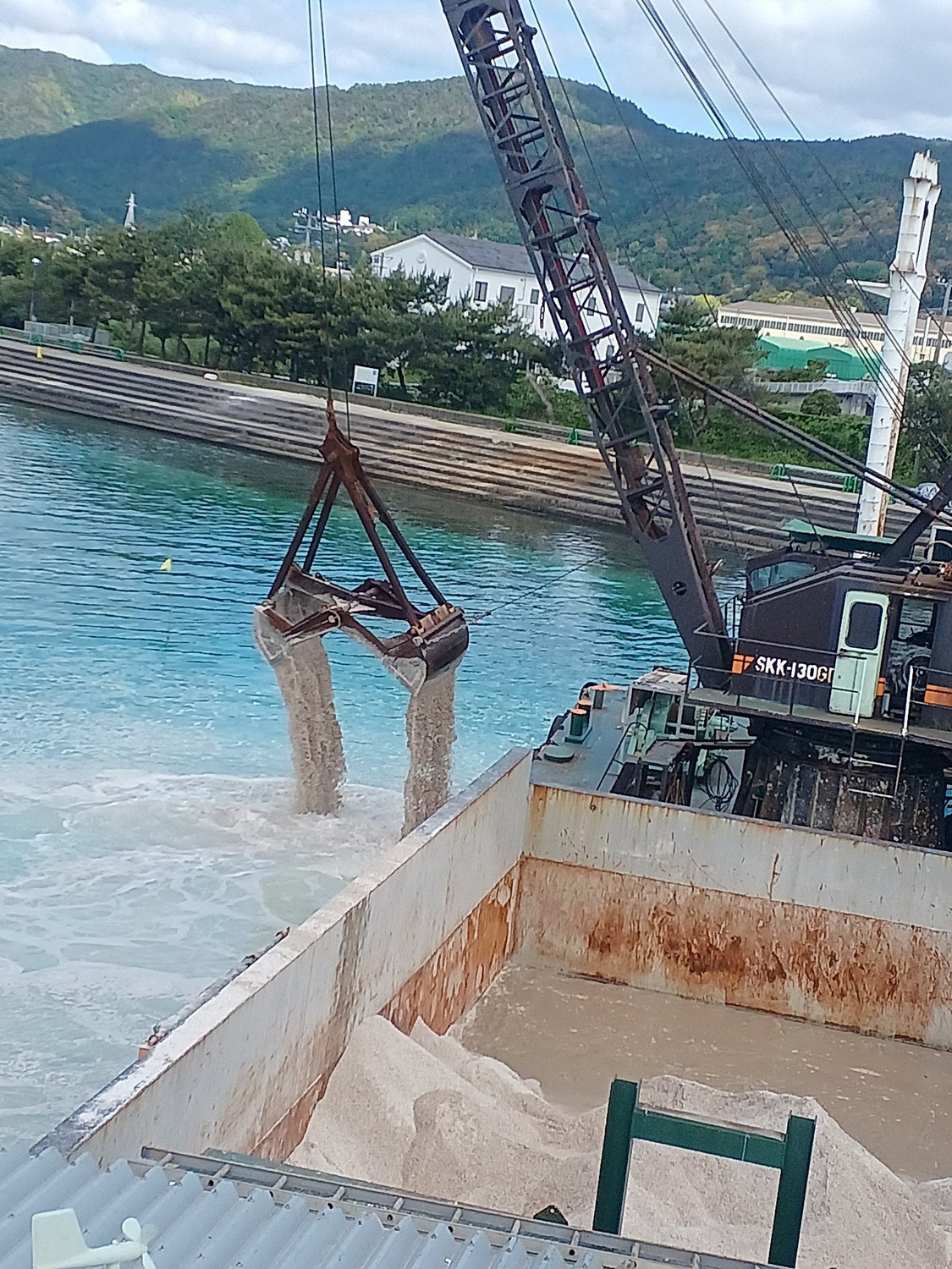 風早干潟でのカキ殻の海側からの施工は5/7 朝7時頃の予定です。朝早いですが、興味ある人はどうぞ。これも圧巻です。