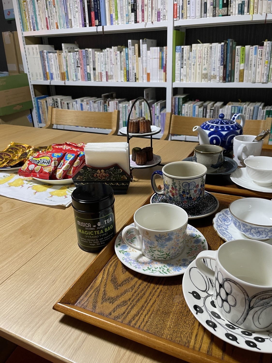 扉の向こうの小さな図書室