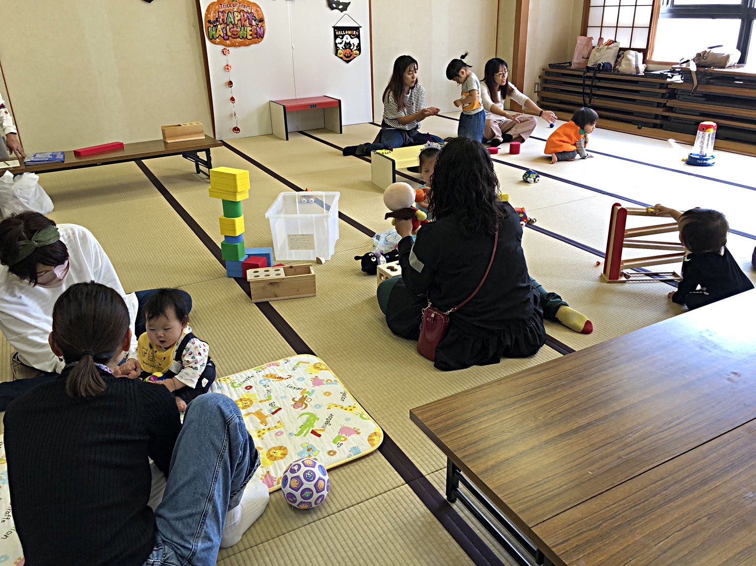真陽子育てサロン３階~畳の間で親子でまったりとおすごし下さい