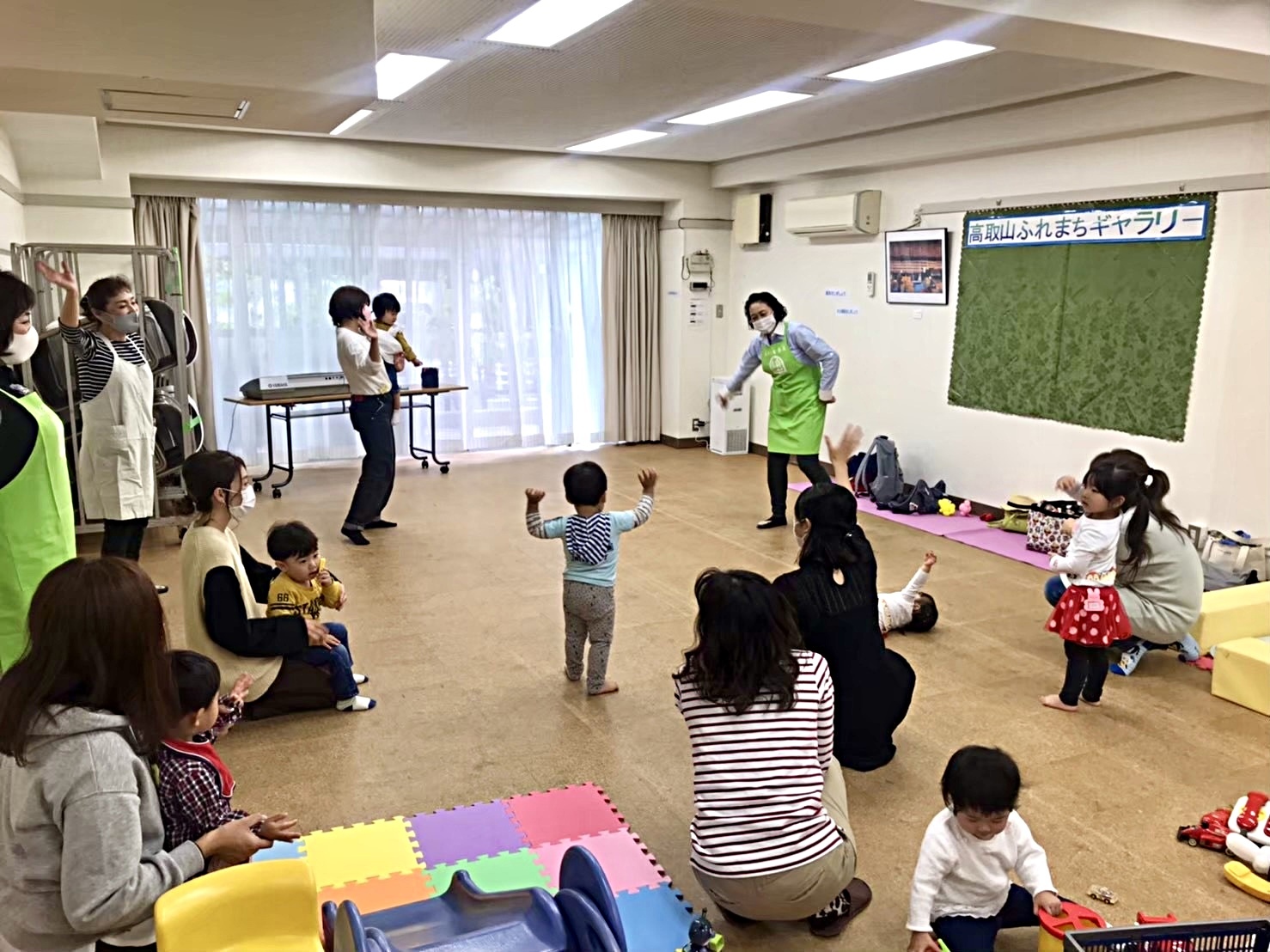 高取山　育児おし　ゃべりサロン　　　就園前のお子さんと保護者の皆さんが集まるサロンです。子育ての悩みや疑問など気軽におしゃべりしに来ませんか？優しいスタッフがお待ちしています！(^^)