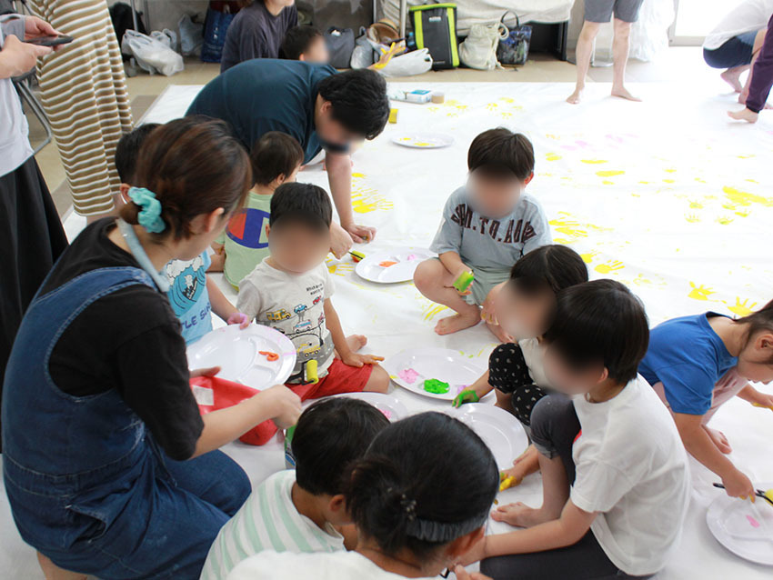 9/6(日)みんなで描こう！ダンボール×絵の具