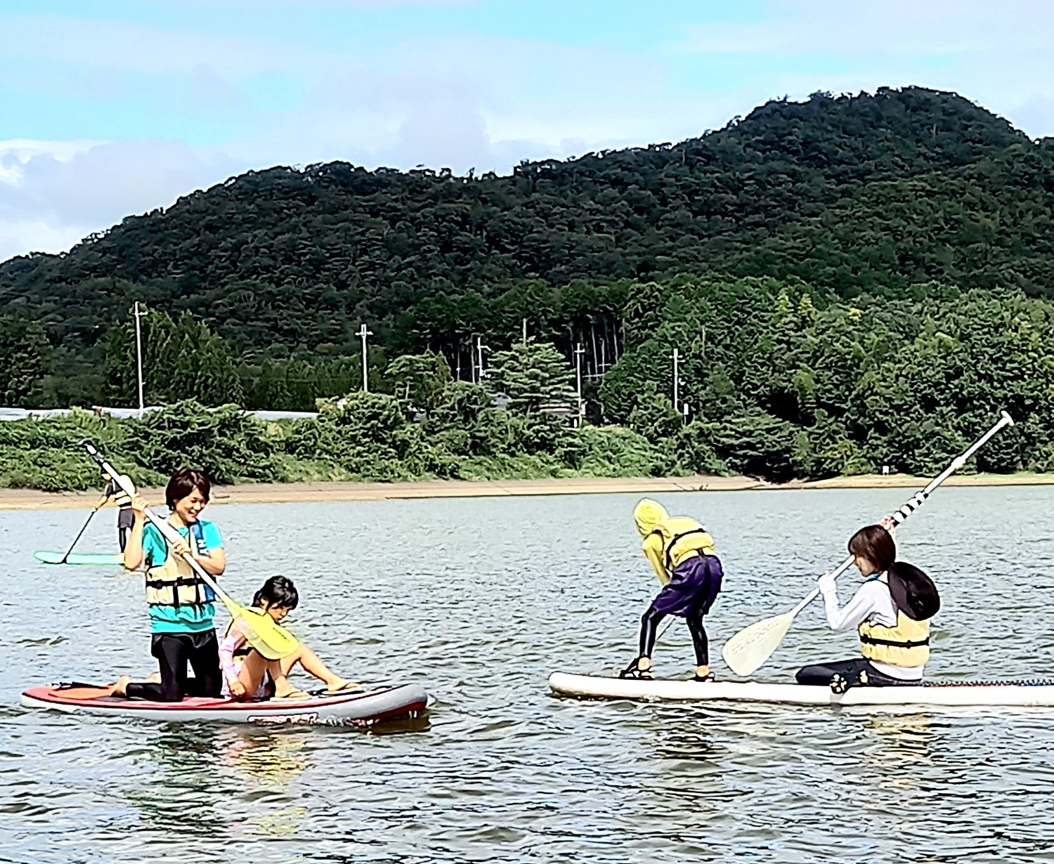 自然豊かな千丈寺湖でファミリーでカヌーやSUP(サップ)体験にチャレンジ!