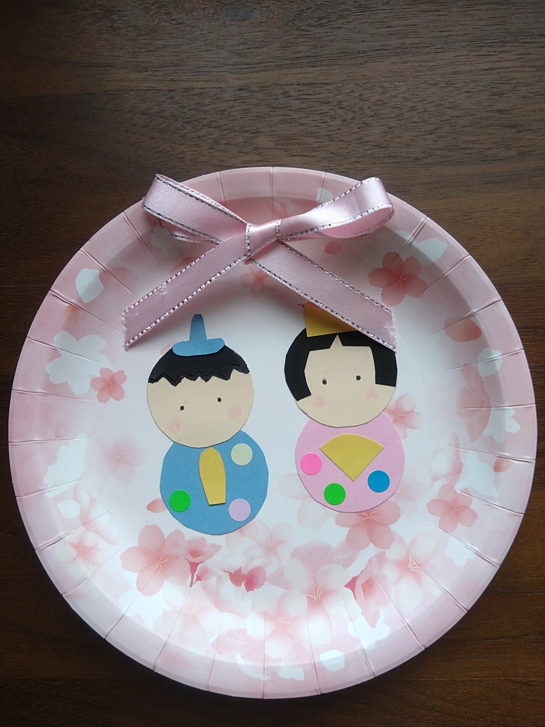 星の子こども園の先生にひな祭りのお話を聞いた後、おひな様の工作をしてから自由遊びです🎎