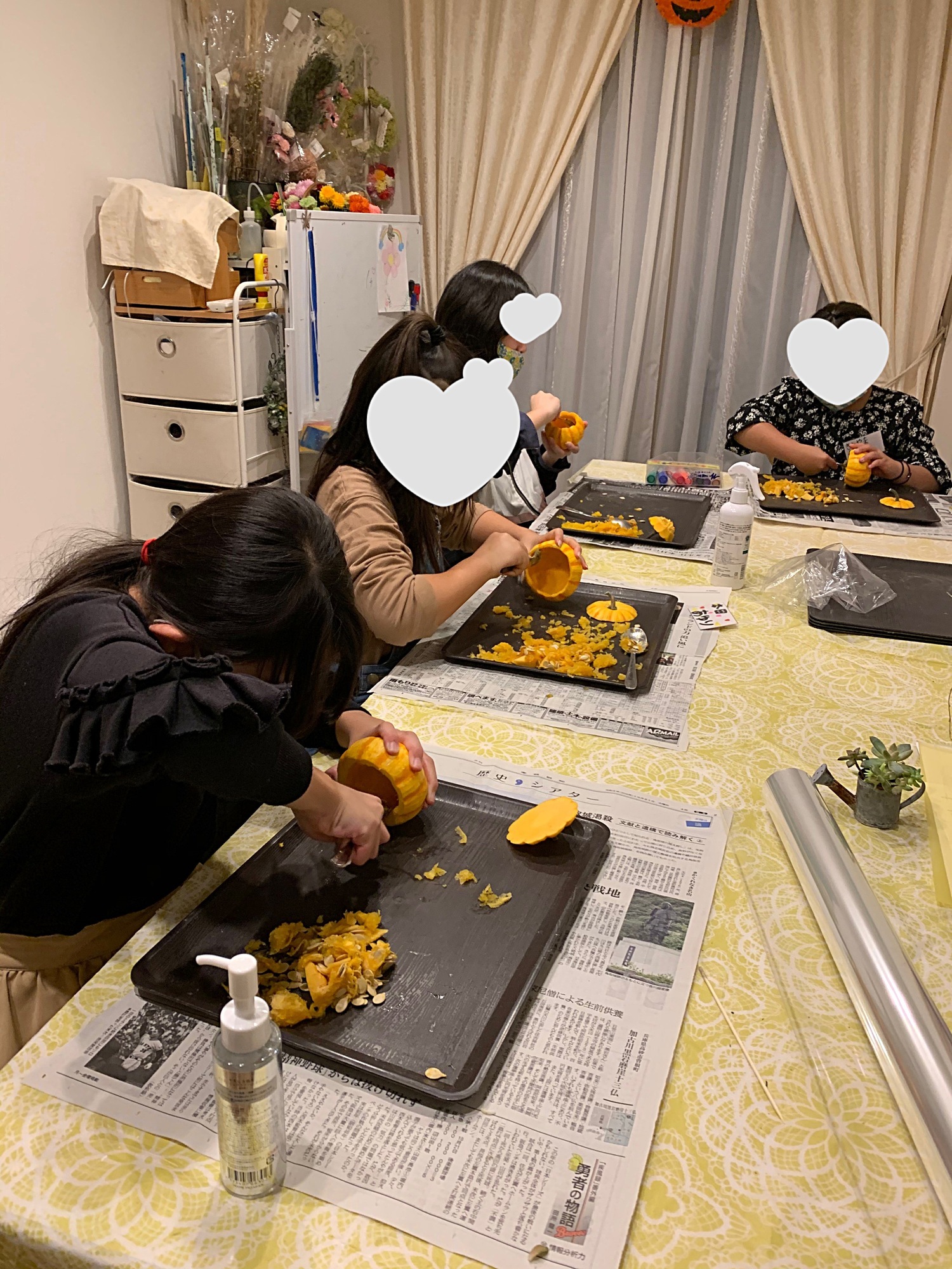 地元の稲藁で土台から作るしめ縄レッスン。お花や飾りは自由に選んで世界に一つだけのしめ縄で新年を迎えましょう迎えましょう！