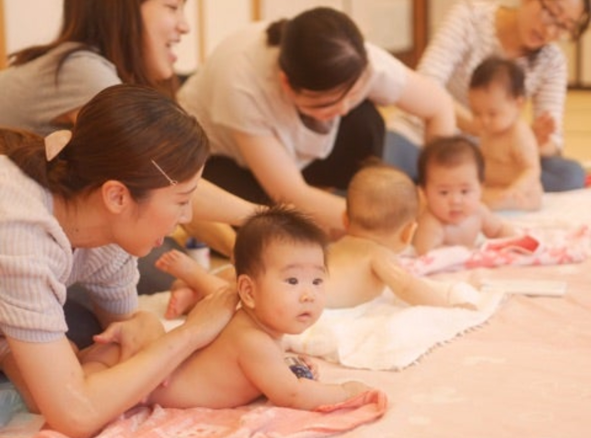 ベビーマッサージ教室げんきっこ　　豊川市

喋って笑って気分転換♡赤ちゃんとの２人時間も楽しくなる
豊川市　ベビーマッサージ教室げんきっこ