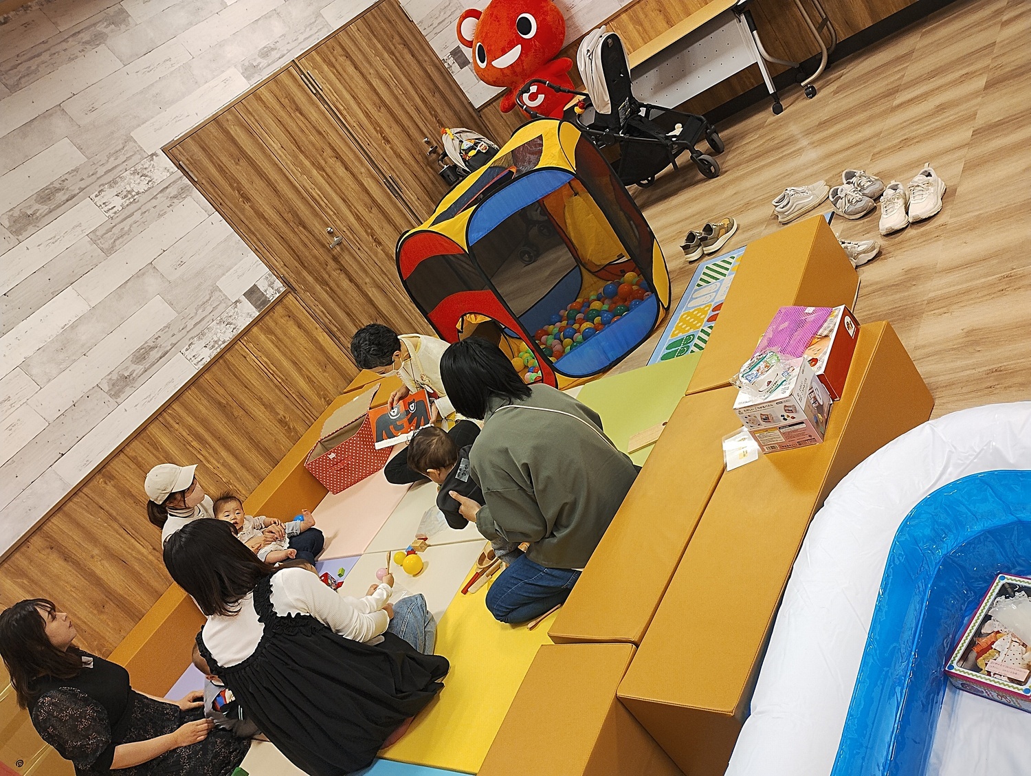 コープ子育てひろば　こころん　　コープ北鈴蘭台【きたすずてらす】でやっています。