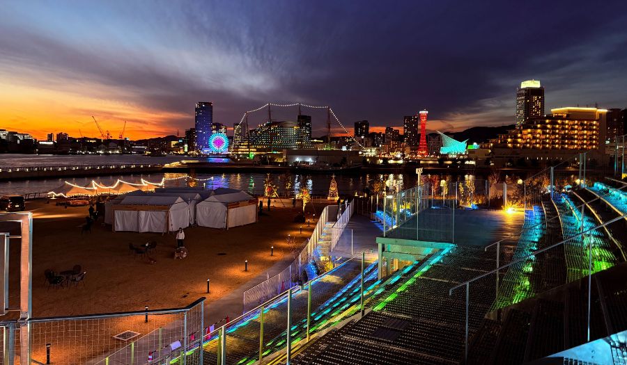 “光の海”で波乗り気分！『TOTTEI PARK イルミナイト SUMMER －KOBE MARINE BLUE －』（観覧無料）