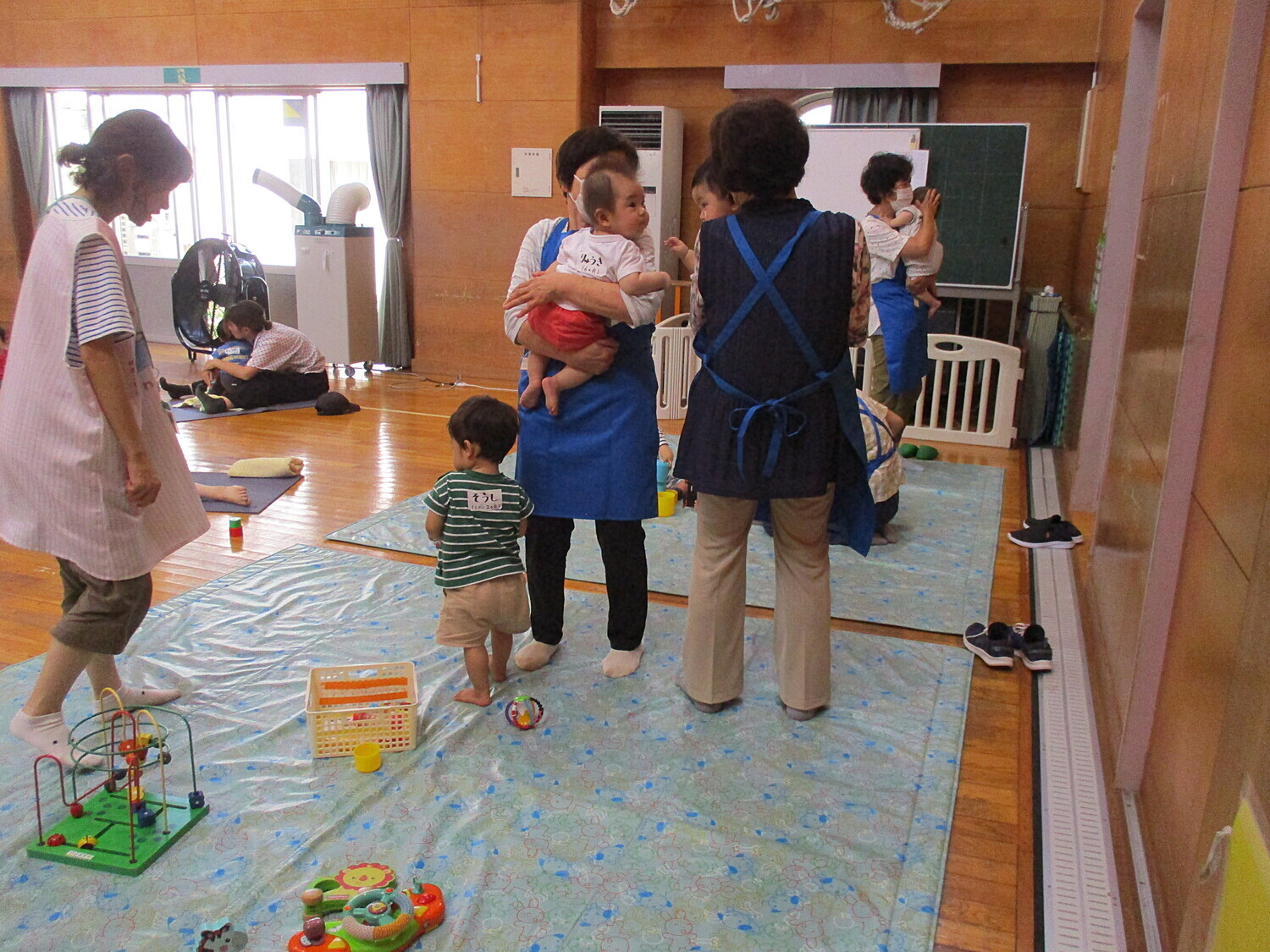 赤ちゃんの広場　ベビーヨガ
