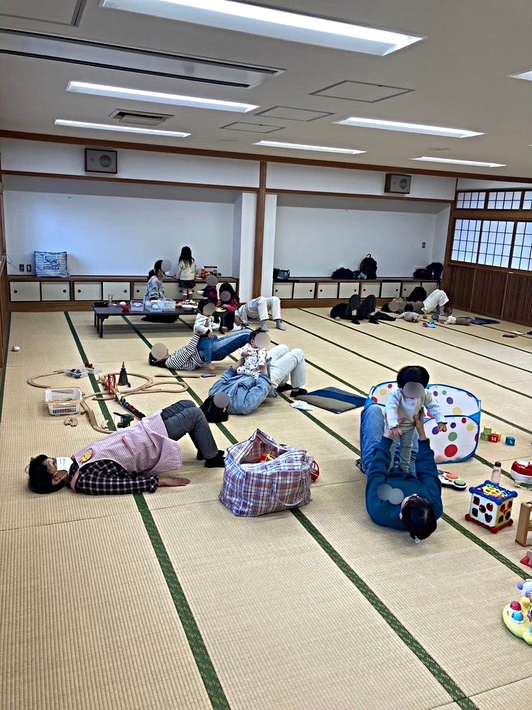 なかママひろば／親子ヨガ