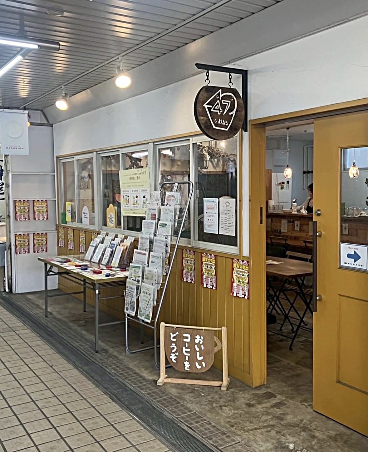 シールでデコデコ！！キラつやMYキーホルダー作り