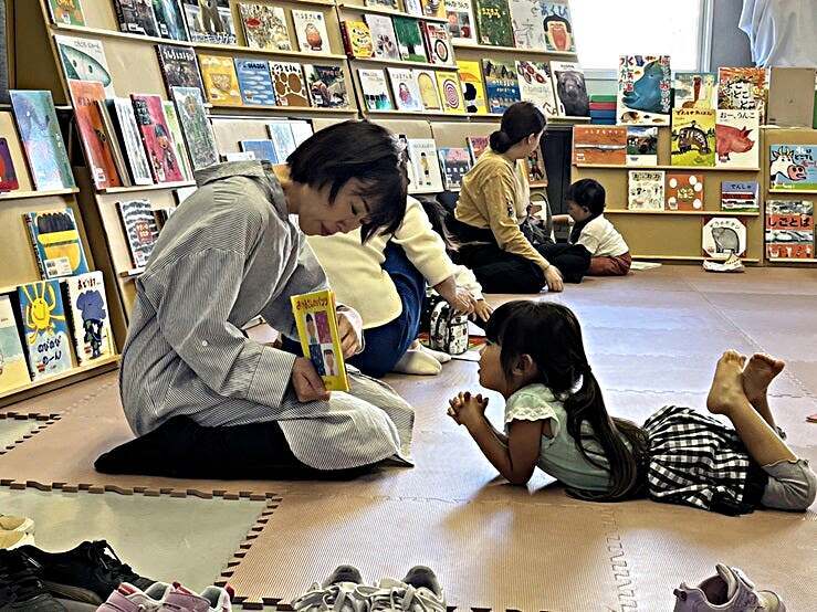 イオン貝塚店で開催！「絵の本ひろば」(子どもの居場所づくり研修)