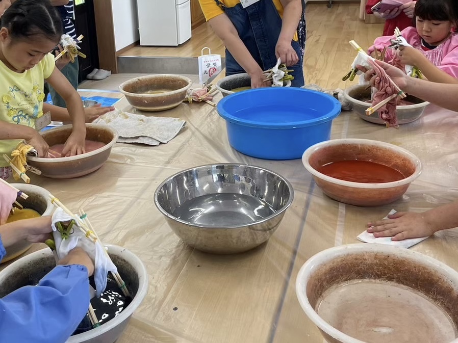 土から作る手作り染料で染めるクロスづくり＆いた染絞り体験