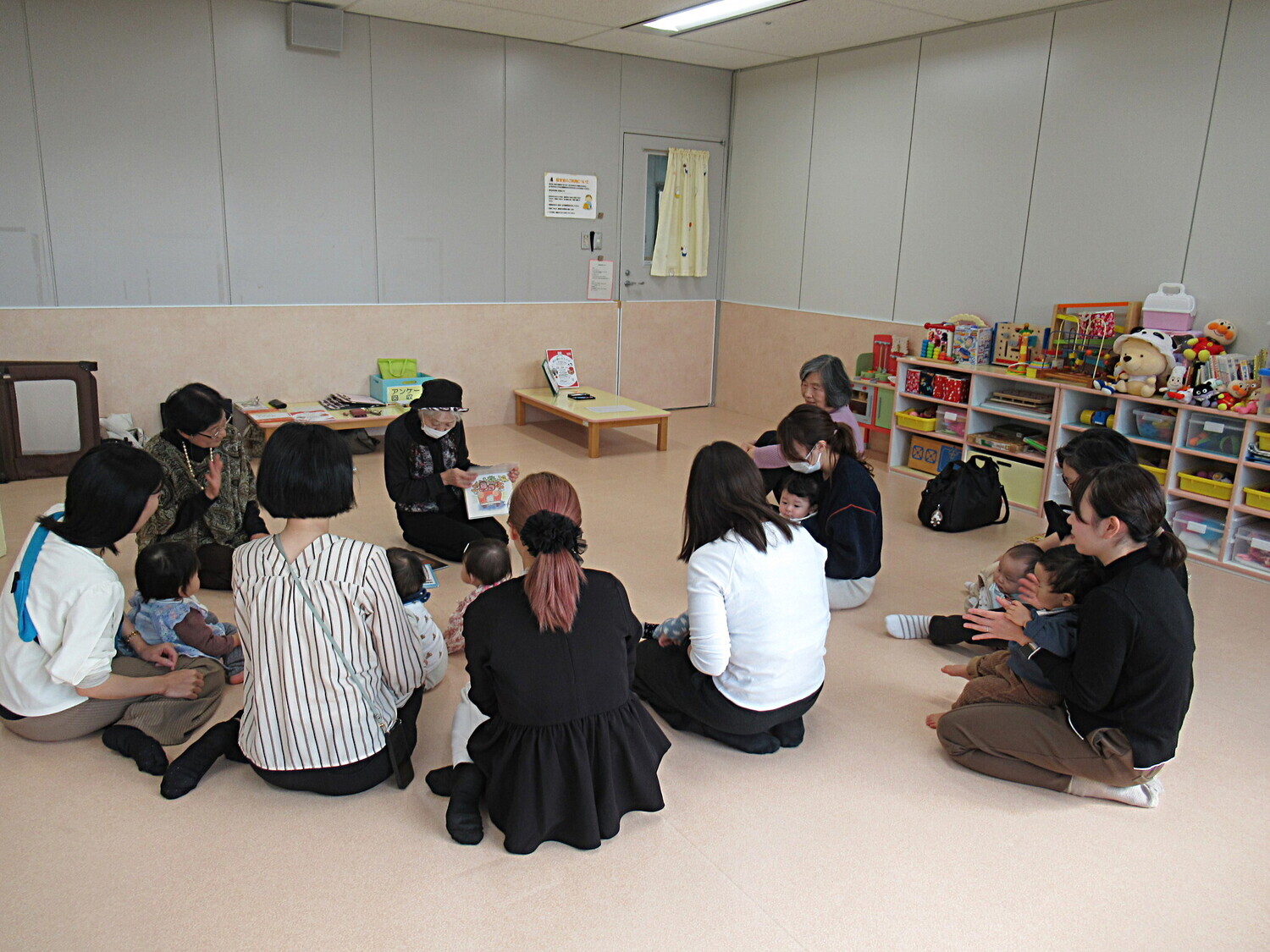 紙芝居と絵本の読み聞かせひろば