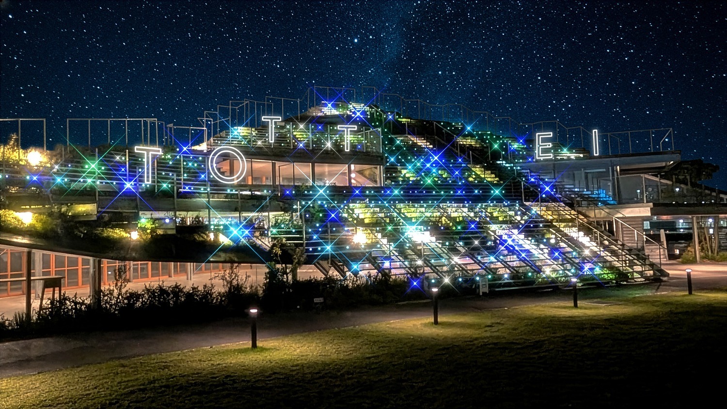 “光の海”で波乗り気分！『TOTTEI PARK イルミナイト SUMMER －KOBE MARINE BLUE －』（観覧無料）