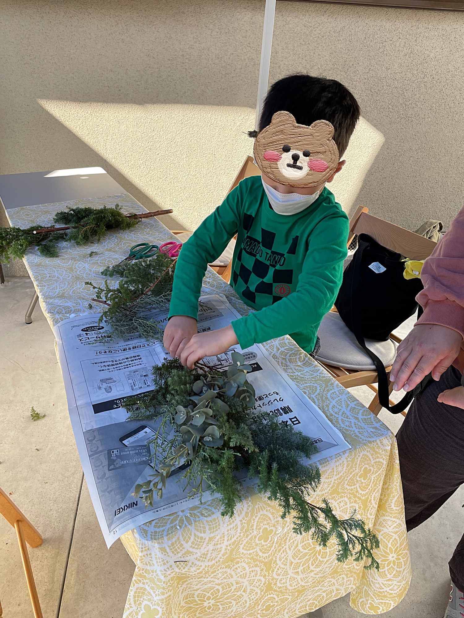 本物の杉でミニクリスマスツリーを作ろう♬子供のみ、親子参加OK！アドラー心理学講師でもある花育の先生が子供の自信とやる気を育てる関わりを大切にレッスンしてます♬
