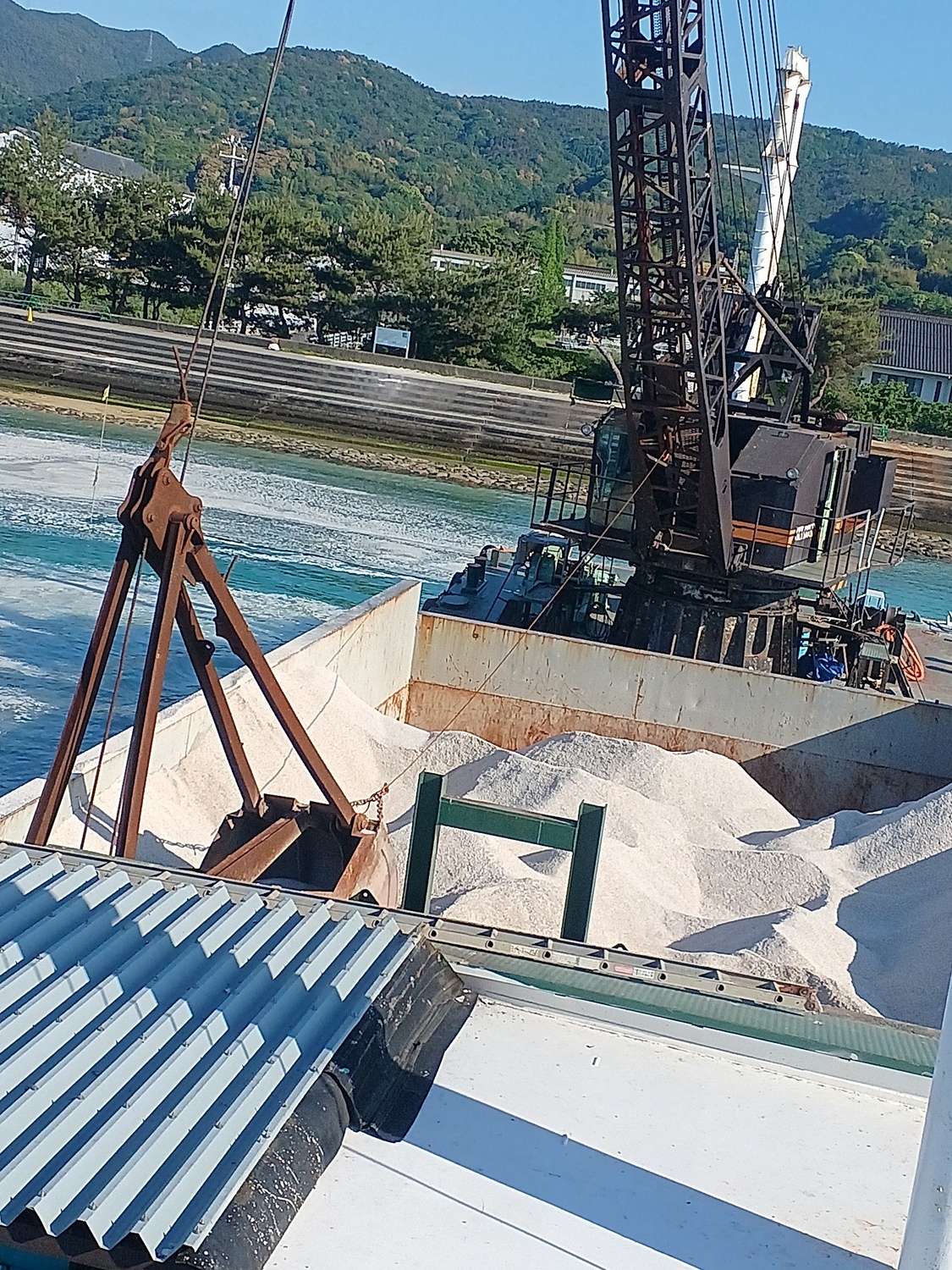 風早干潟でのカキ殻の海側からの施工は5/7 朝7時頃の予定です。朝早いですが、興味ある人はどうぞ。これも圧巻です。