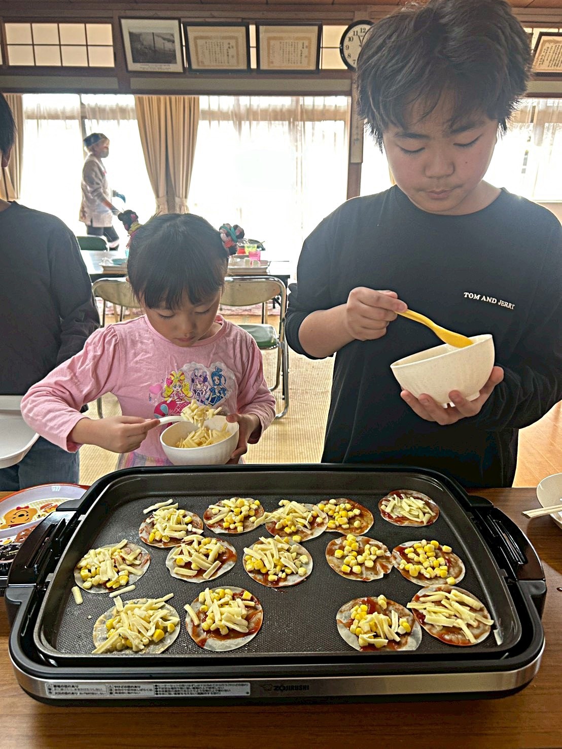 「豚汁・おにぎり」ウィンナーや玉子など焼いちゃお〜‼️