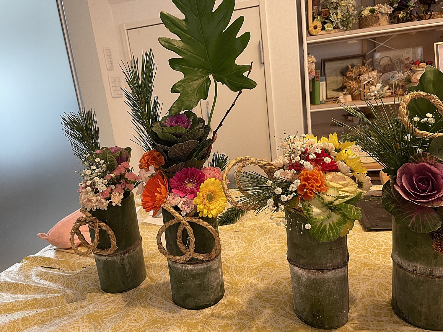 心を育む花育教室♪本物の竹にお正月のお花を生けよう