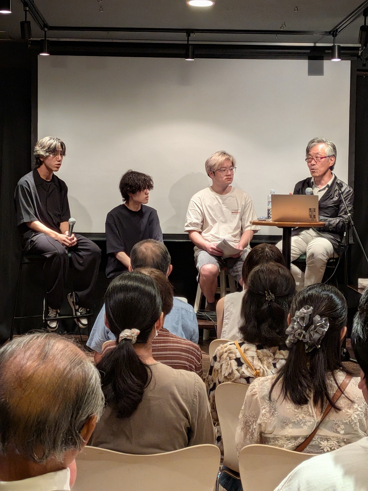 平和を願う講演と座談会
『核兵器をなくすためには』