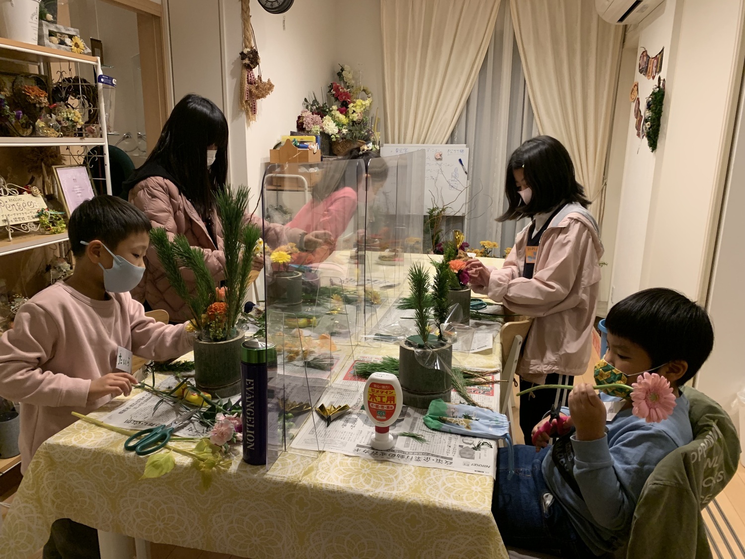 手作り黒板をドライフラワーで彩りましょう