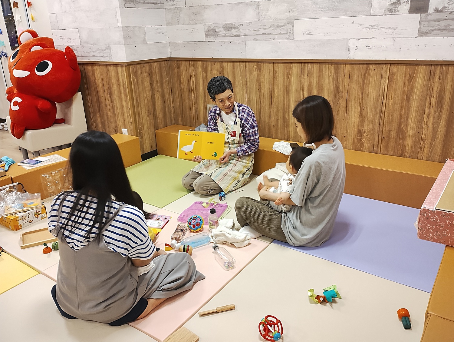 コープ子育てひろば　こころん　　コープ北鈴蘭台【きたすずてらす】でやっています。