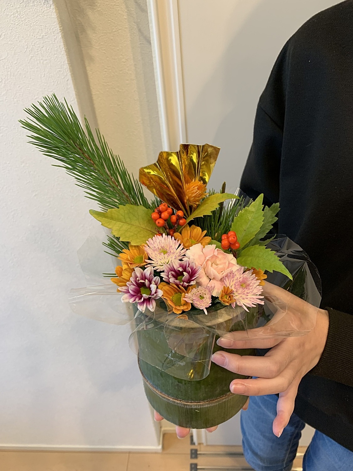心を育む花育教室♪本物の竹にお正月のお花を生けよう