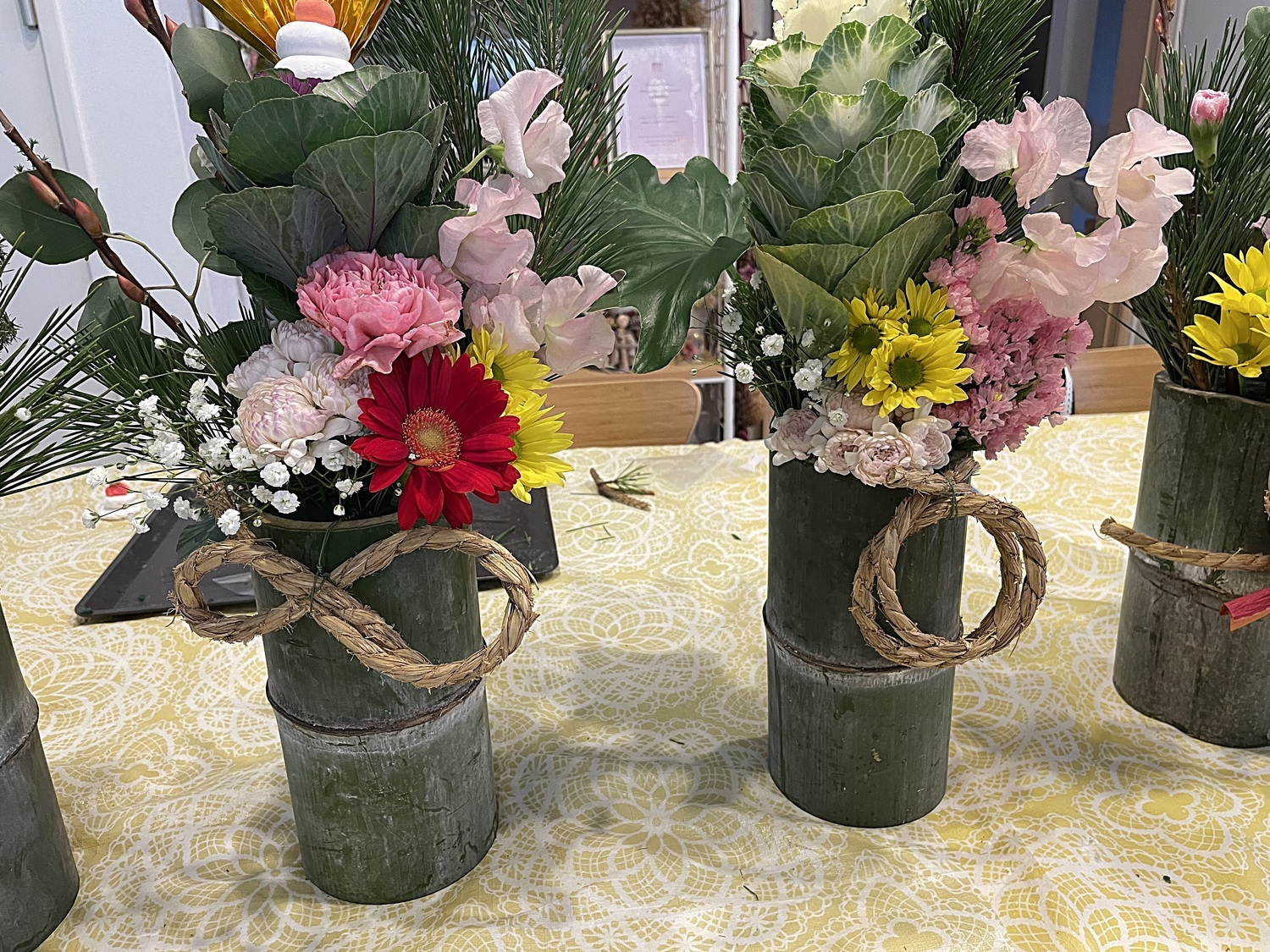 心を育む花育教室♪本物の竹にお正月のお花を生けよう