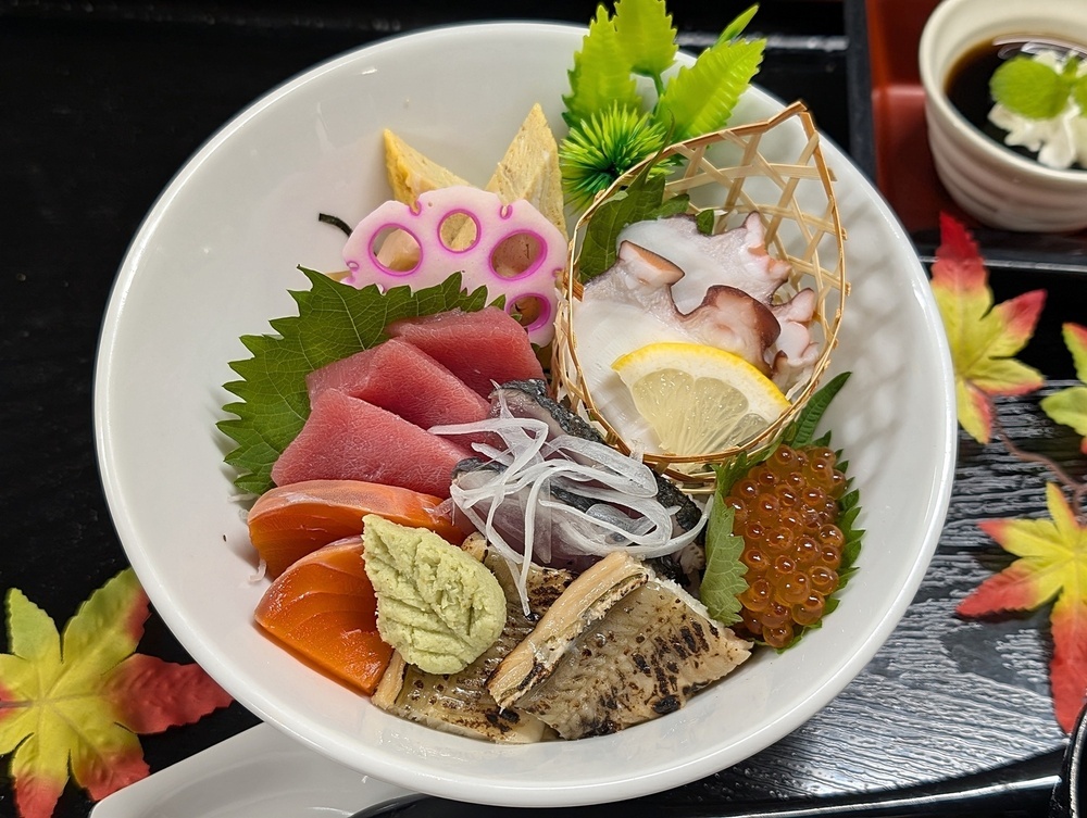 9月１日からは、南三陸キラキラ秋旨丼の提供開始です。10月31日迄の提供となります。