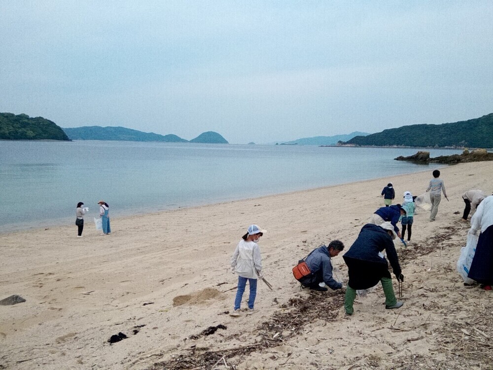 ごみゼロの日に海岸清掃