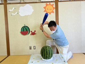 スイカ割り大会を開催 🍉🍉🍉🍉🍉🍉🍉🍉🍉🍉  夏ー☀️☀️☀️☀️☀️  海だー⛱⛱⛱⛱⛱  かき氷🍧🍧🍧🍧🍧  いやスイカでしょう🍉🍉🍉🍉🍉 スイカ割り大会の開催です♪♪♪ あま〜い　あま〜い🍉たくさん用意してまってま〜す❗️  親子でまったりする時間にしてもよし 子育てママとの情報交換をするもよし。。。 皆さんのご参加をお待ちしおすごし下さい