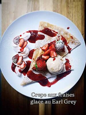 気仙沼いちごのクレープ　自家製アールグレイ アイス添え